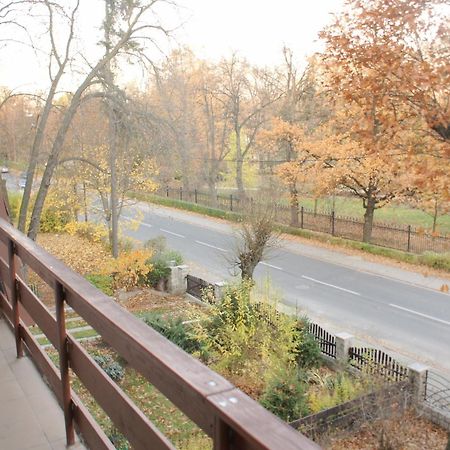 Apartamenty I Pokoje Przy Parku Еленя-Гура Экстерьер фото