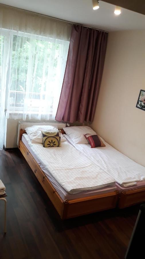 Apartamenty I Pokoje Przy Parku Еленя-Гура Экстерьер фото