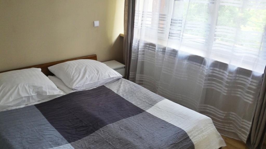 Apartamenty I Pokoje Przy Parku Еленя-Гура Экстерьер фото