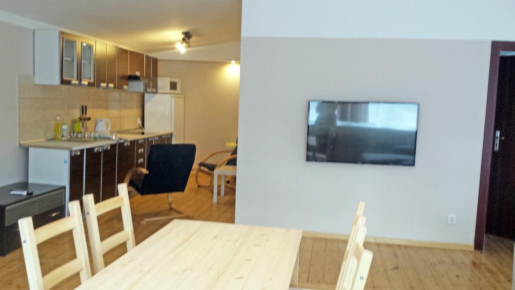 Apartamenty I Pokoje Przy Parku Еленя-Гура Экстерьер фото