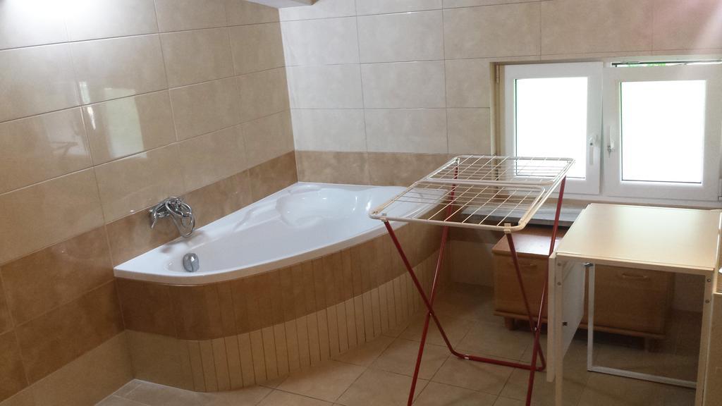 Apartamenty I Pokoje Przy Parku Еленя-Гура Экстерьер фото
