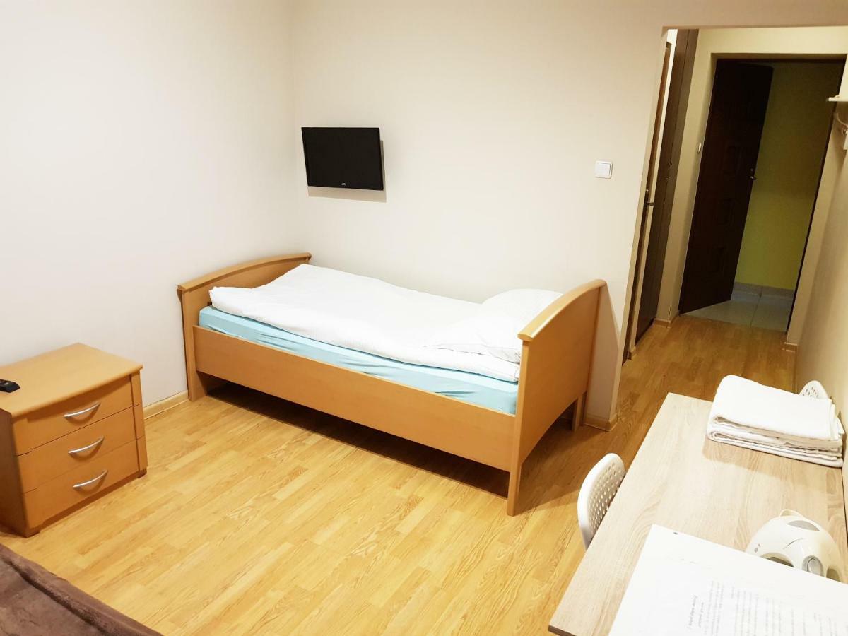 Apartamenty I Pokoje Przy Parku Еленя-Гура Экстерьер фото